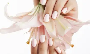 Jak zmyć manicure japoński? Prawda o jego trwałości i pielęgnacji