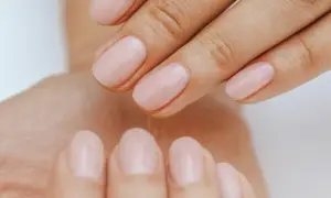 Manicure leczniczy na czym polega? Poznaj jego korzyści dla zdrowia paznokci
