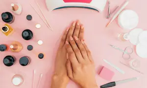 Czy manicure żelowy jest szkodliwy? Odkryj ryzyka i korzyści