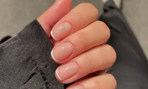 Kim Kardashian i jej wyjątkowe style manicure francuskiego