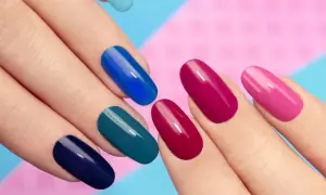 Jak długo robi się manicure hybrydowy? Poznaj czas i sekrety!