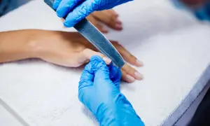 Czym jest manicure biologiczny? Odkryj jego zalety i różnice