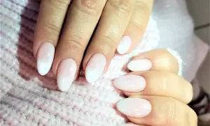 Ile trwa manicure pedicure? Poznaj czas zabiegów i wybierz najlepiej