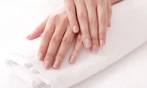 Czym jest manicure klasyczny? Poznaj jego zalety i proces pielęgnacji