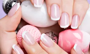 Ile kosztuje manicure u kosmetyczki? Ceny, które zaskoczą każdego