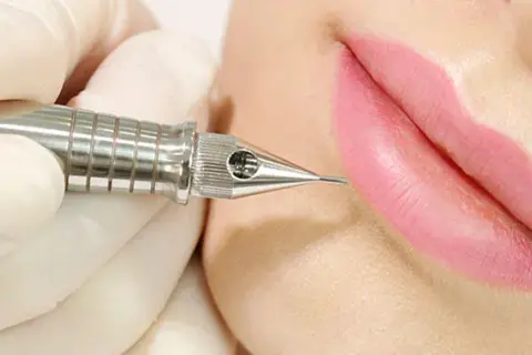 Ile trwa makijaż permanentny ust i co wpływa na jego czas trwania?
