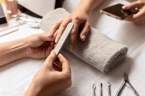 Chiński manicure co to jest i dlaczego warto go wypróbować