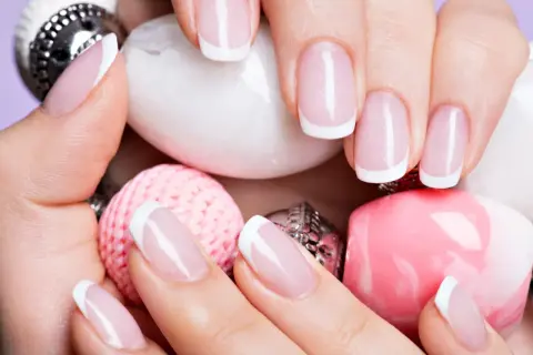 Ile kosztuje manicure u kosmetyczki? Ceny, które zaskoczą każdego