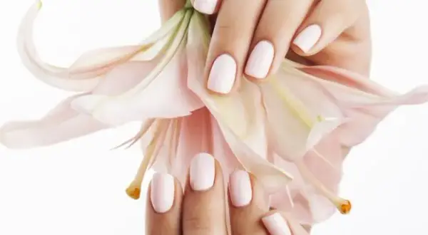Jak zmyć manicure japoński? Prawda o jego trwałości i pielęgnacji