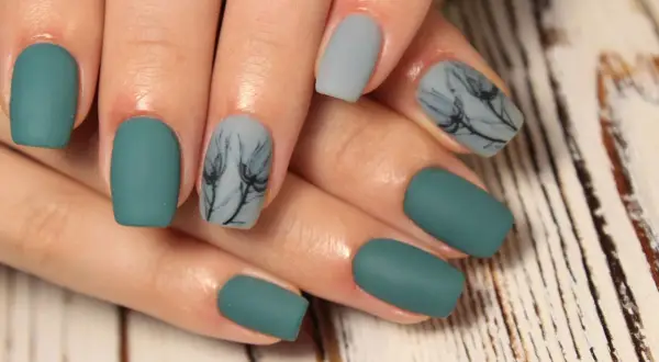 Ile kosztuje manicure tytanowy? Sprawdź, co wpływa na cenę