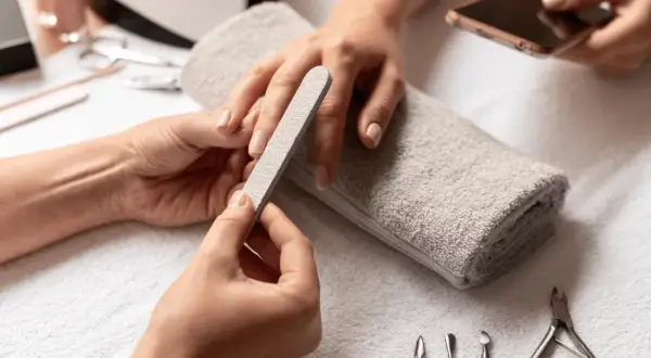 Chiński manicure co to jest i dlaczego warto go wypróbować