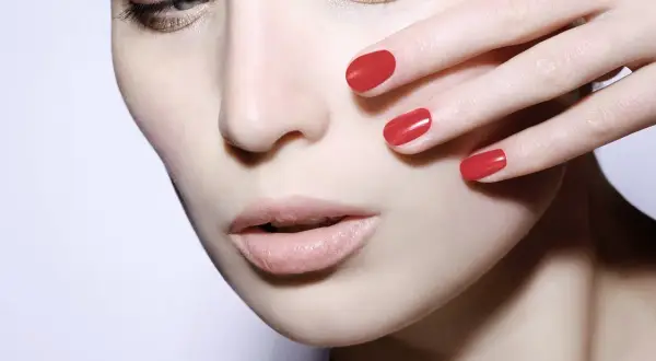 Lakiery Hybrydowe Eclair Nail – trwałość i estetyka w manicure