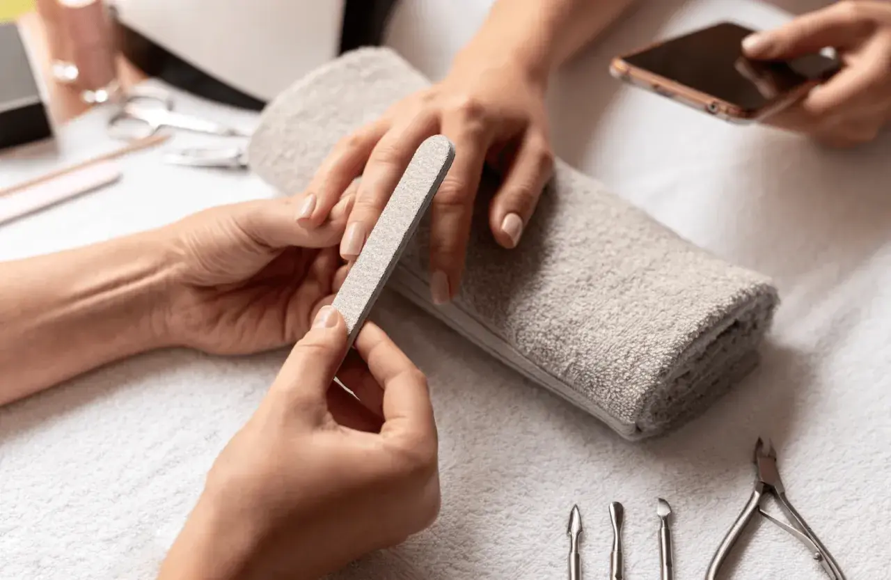 Chiński manicure co to jest i dlaczego warto go wypróbować