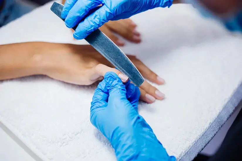 Czym jest manicure biologiczny? Odkryj jego zalety i różnice