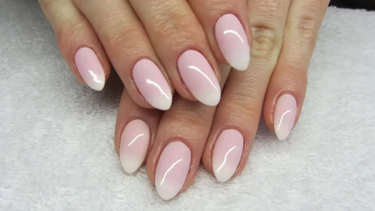 Jak zrobić manicure hybrydowy ombre - proste kroki i błędy do uniknięcia