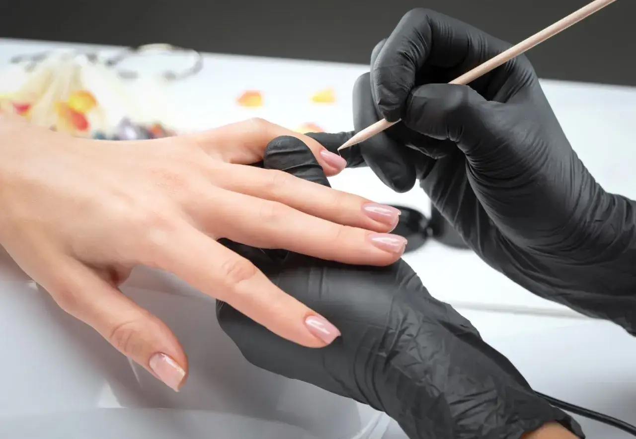 Zdjęcie Ile trwa manicure żelowy? Poznaj czas i tajniki perfekcyjnego stylu