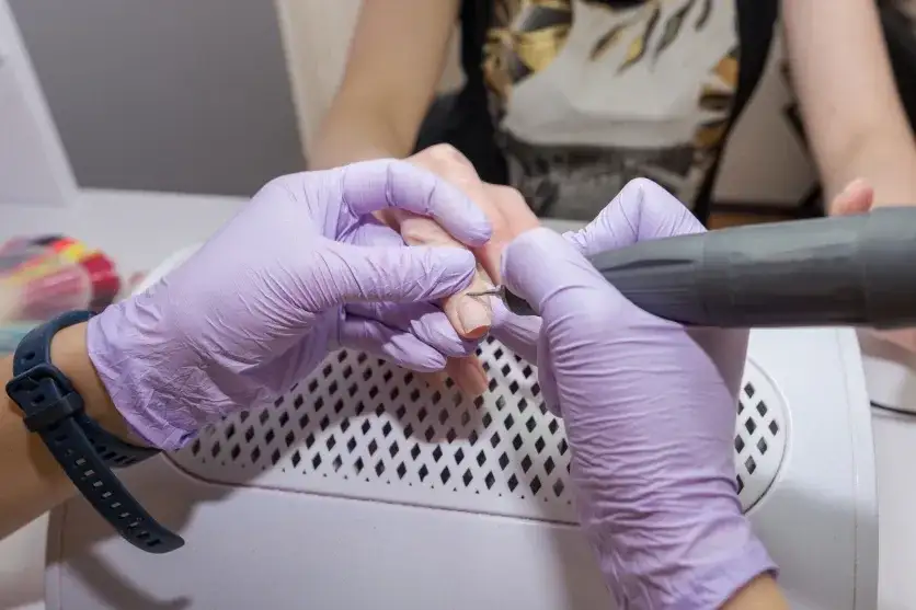 Zdjęcie Pochłaniacz pyłu manicure jaki wybrać – uniknij najczęstszych błędów