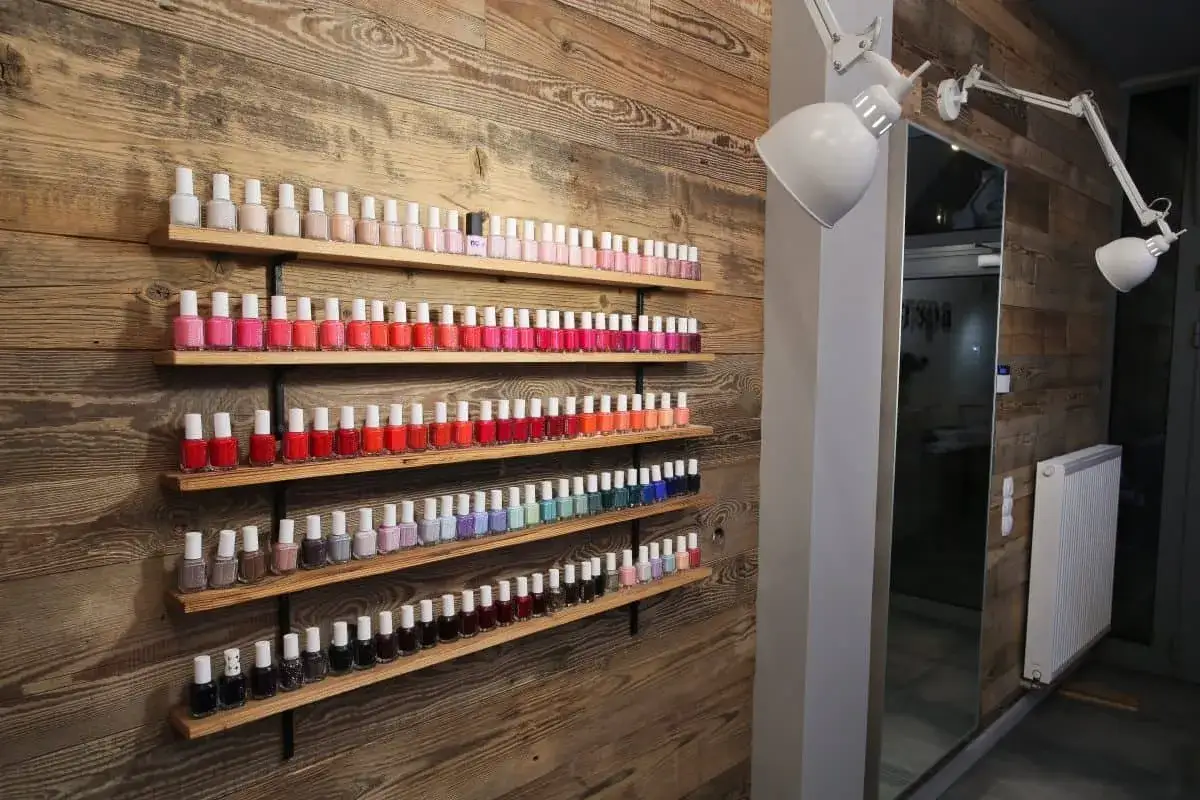 Zdjęcie Czym jest manicure klasyczny? Poznaj jego zalety i proces pielęgnacji
