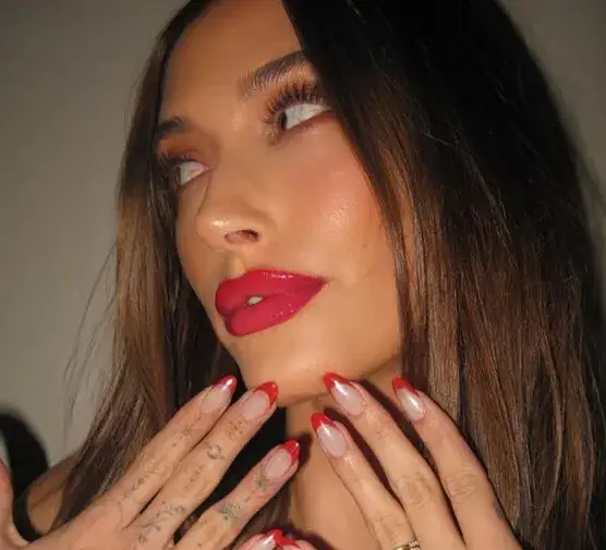 Zdjęcie Kim Kardashian i jej wyjątkowe style manicure francuskiego