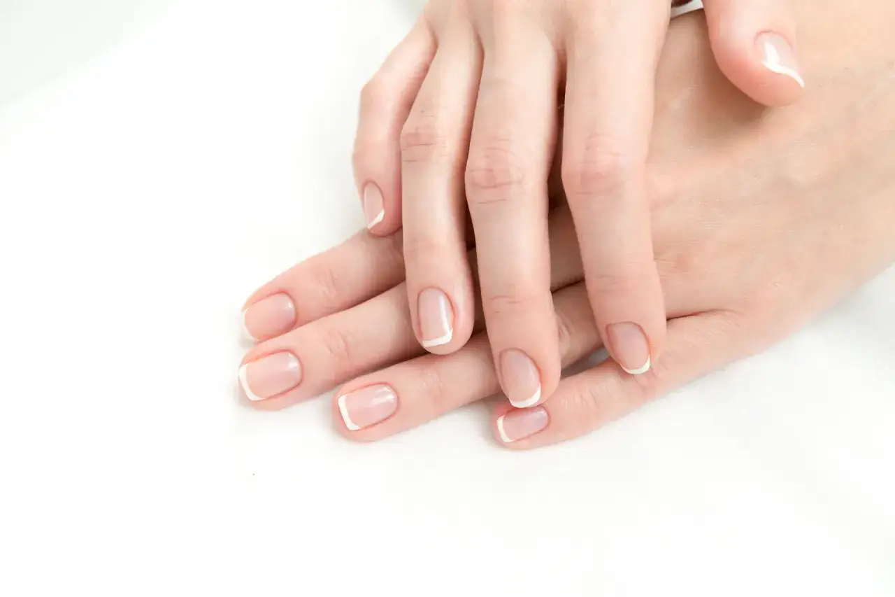 Zdjęcie Czym jest manicure biologiczny? Odkryj jego zalety i różnice