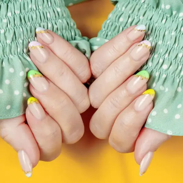 Czy manicure francuski jest nadal modny? Sprawdź aktualne trendy i alternatywy