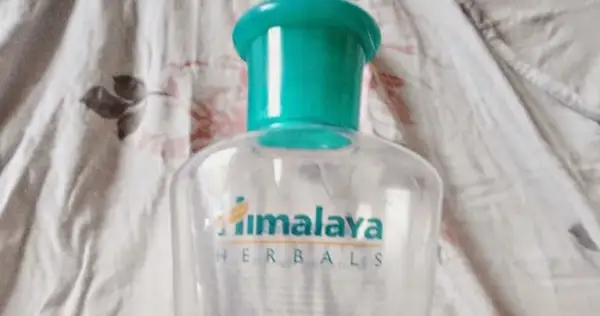 Olejek rewitalizujący z Himalaya Herbals - skuteczne składniki i opinie