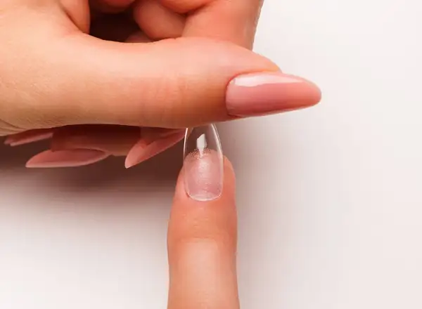 Ile trwa manicure żelowy? Poznaj czas i tajniki perfekcyjnego stylu