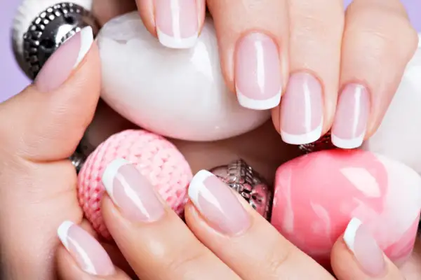 Ile kosztuje manicure u kosmetyczki? Ceny, które zaskoczą każdego